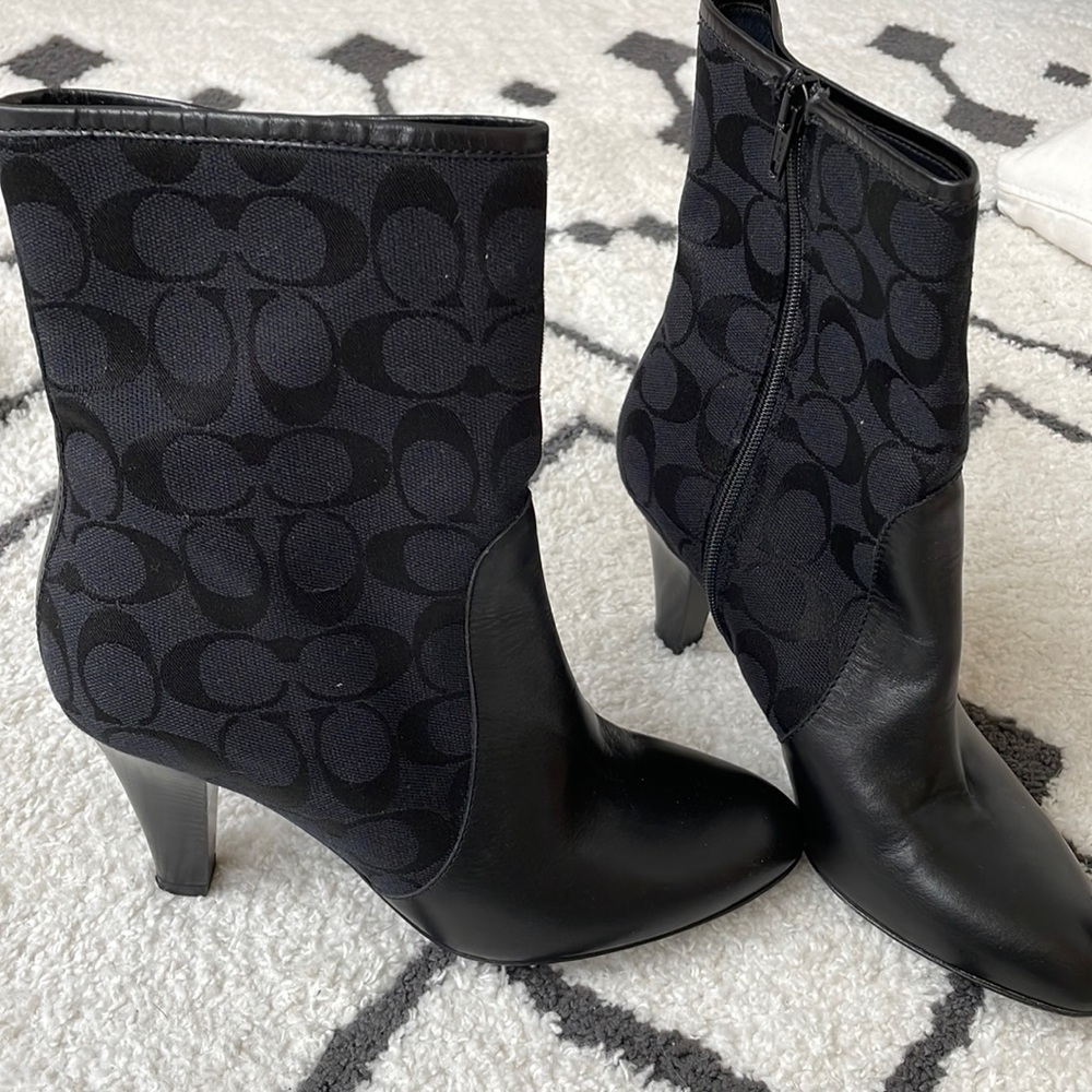 Authentic Coach boots size 7.5 Like new